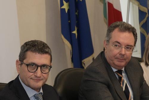 L'assessore regionale alle Infrastrutture e territorio, Graziano Pizzimenti, e l'amministratore delegato della Tpl FVG, Aniello Semplice, durante la presentazione del nuovo contratto del trasporto pubblico locale del Friuli Venezia Giulia.
